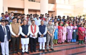 पुनर्वासित नक्सलियों ने चमचमाते विधानसभा में कार्यवाही देखी