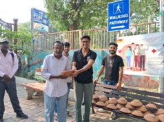 ऑक्सी ज़ोन रायपुर में सकोरे वितरण, तेज गर्मी में युवाओं ने पक्षियों की चिंता की